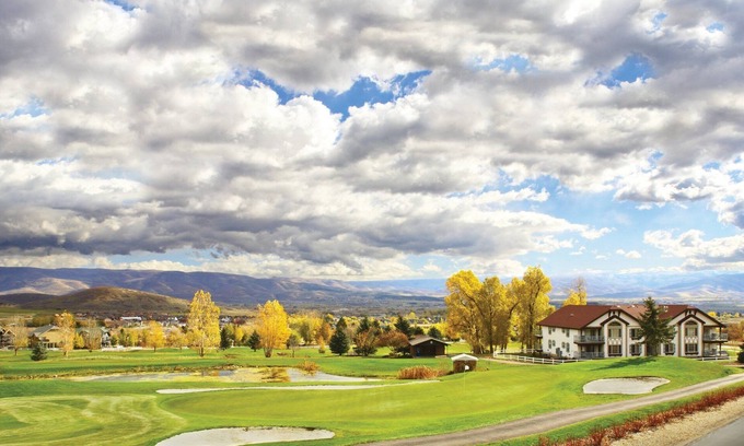 Midway Resort | Beautiful resort in the heart of it all!