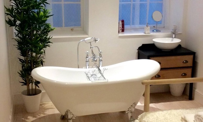 New Town Apartment | Beautiful self contained flat in New Town, Stockbridge. Great location!