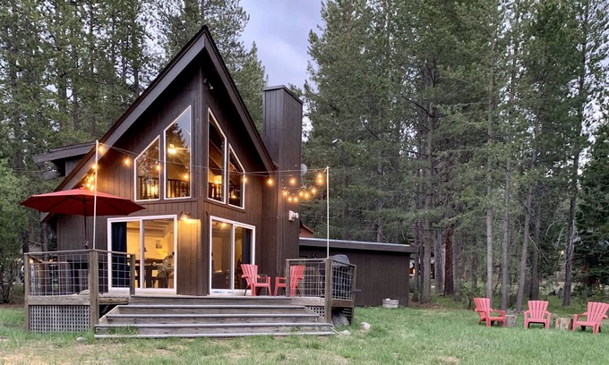 Pioneer Trail Ski Chalet | Beautiful South Lake Tahoe Meadow View Chalet. Dog Friendly. ACnn