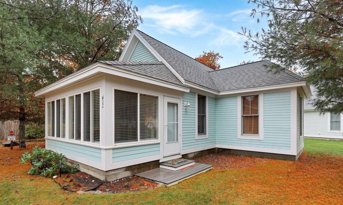Summer Village Cottage | Beautiful Summer village cottage close to the Ocean!