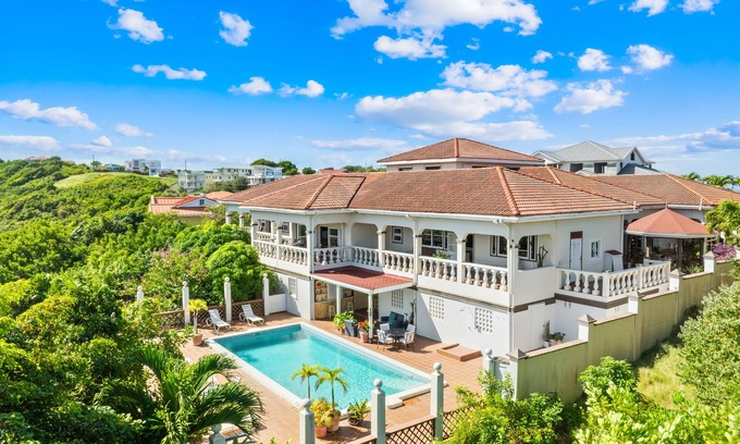 Gate Park Villa | Beautiful supersize villa perfect for larger families and groups. Sleeps 22