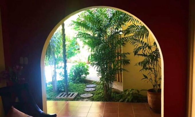 Granada House | Beautiful Tropical Paradise Near City Center