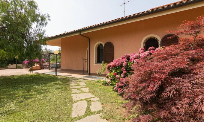 Cisano sul Neva House | Beautiful villa with A/C, hot tub, WIFI, TV, patio, pets allowed, panoramic view and parking