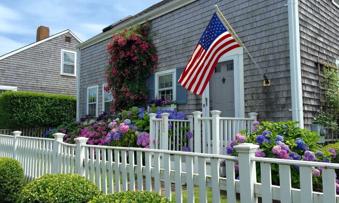 Nantucket Town House | Beautifully Renovated Main Street Cottage- Great Location