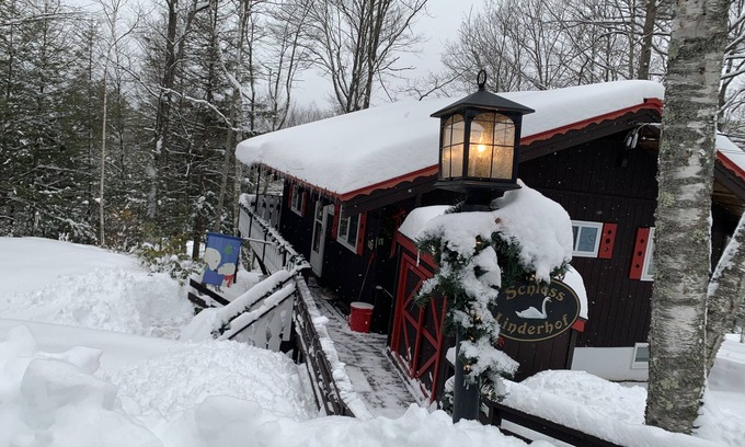 Bartlett Ski Chalet | Behind Storyland! 4 BD, 2 BATH, Wireless! Views of mountains!