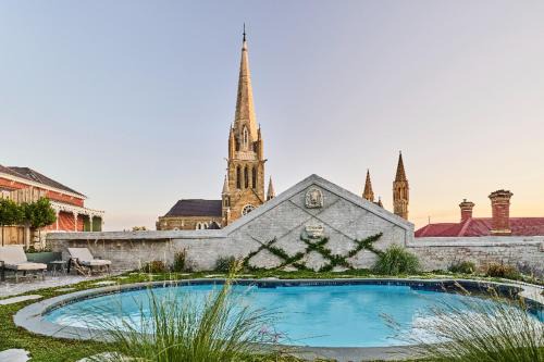 Bendigo House | Belgravia - Luxurious Bendigo Escape