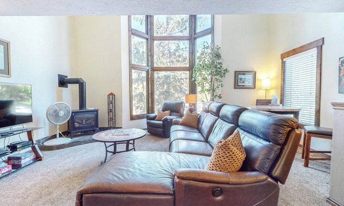 North Park City Condo | Best Deal in PC! - 2 Blks to PC Mtn Resort-4 Blks to Main Street- Hot Tub!