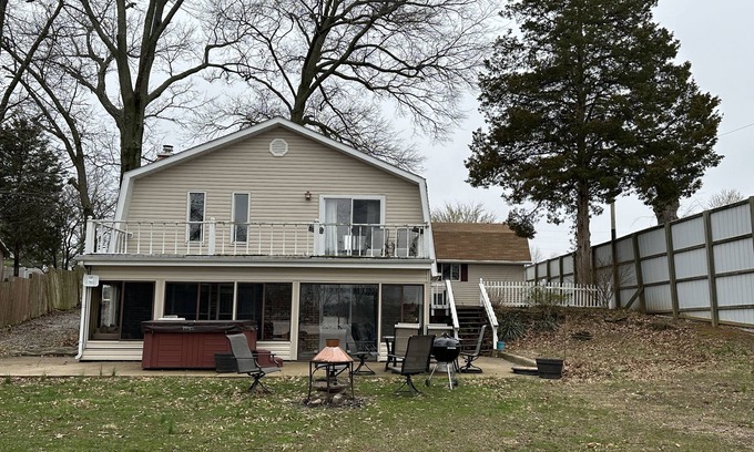 Marion House | Best location! Next door to full service marina and bar/restaurant.