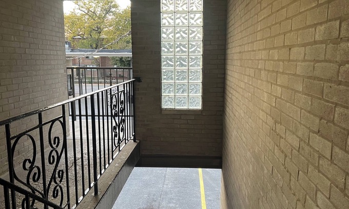 Woodlawn Hotel | Best Motel By OYO Chicago I-90