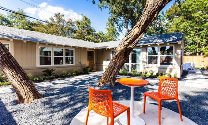 Dallas House | Best Reviews Incredible Value! Mid-Century Modern Oasis in the Heart of Dallas