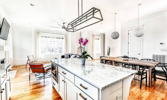 Hope Gardens House | ★Best Views in Downtown★Stunning design, rooftop, near BROADWAY - 8 beds