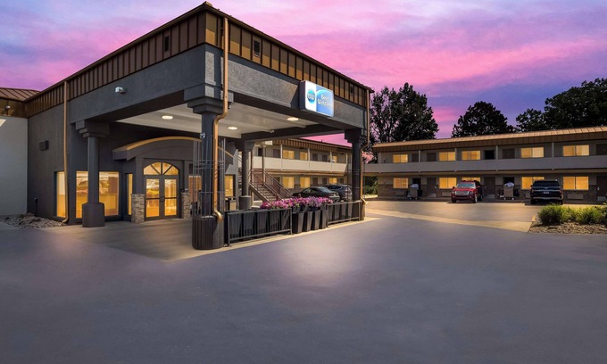 Pinnacles Entrance Badlands Hotel | Best Western Plains Motel