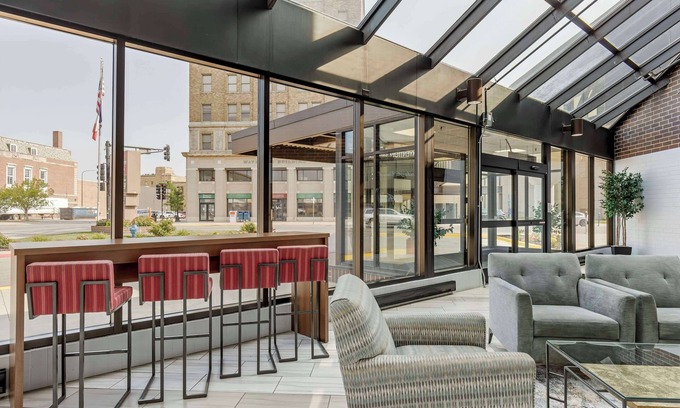 Waterloo Hotel | Best Western Plus Executive Residency Waterloo & Cedar Falls