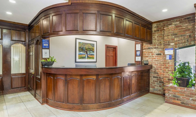 North Chesterfield Hotel | Best Western Plus Governor's Inn