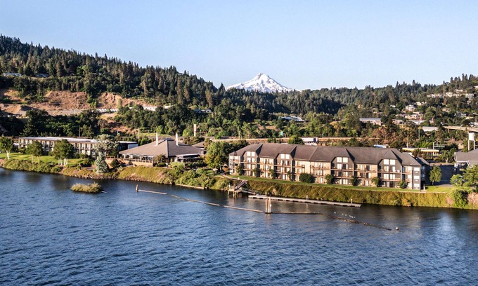 Hood River Hotel | Best Western Plus Hood River Inn