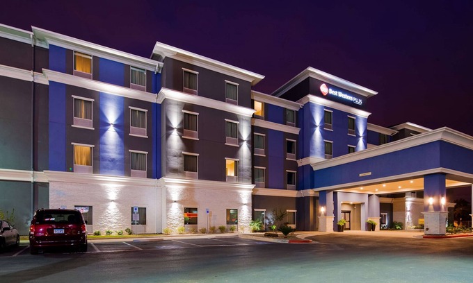 Western Division Hotel | Best Western Plus Laredo Inn & Suites