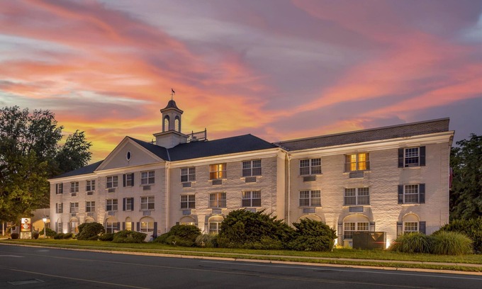 Morristown Hotel | Best Western PLUS Morristown Inn-Florham Park