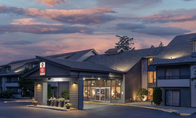 Oak Harbor Hotel | Best Western Plus Oak Harbor Hotel & Conference Center