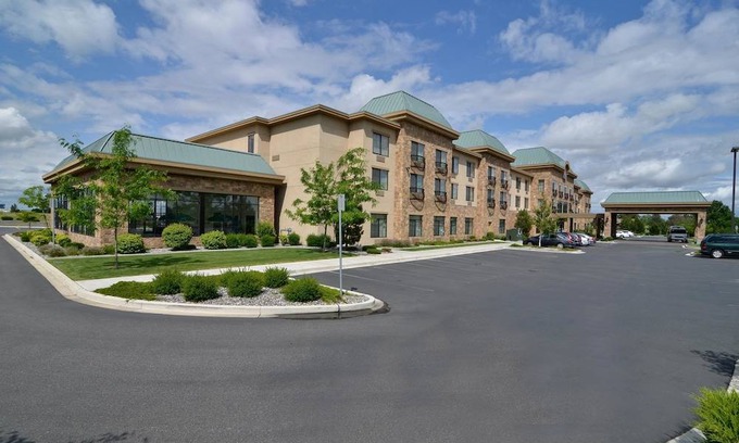 Pasco Hotel | Best Western Premier Pasco Inn & Suites