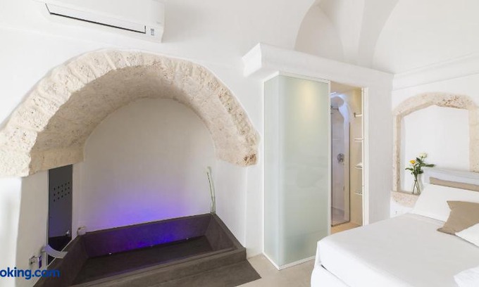 Ostuni Apartment | Bibi Apartment & Suite with Jacuzzi by Wonderful Italy