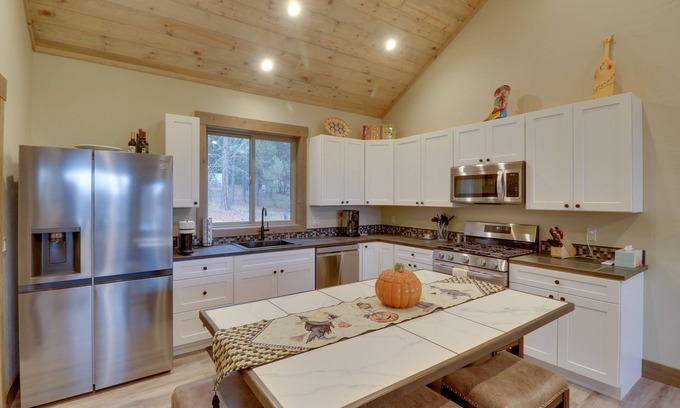 Woods Bay Cottage | Bigfork Cottage w/Lake Views: 5 Mi to Downtown
