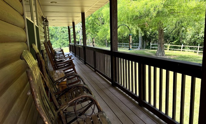 Sullivan House | Binion Lodge: Wooded Privacy Near Lake Shelbyville