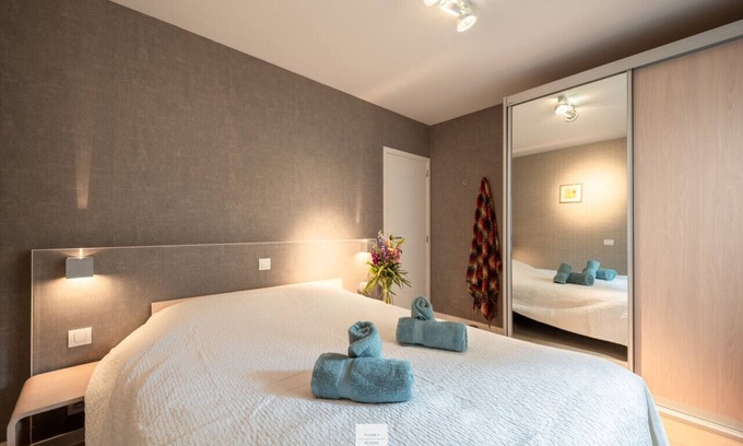Heist Apartment | Bistro Floor, perfect location to discover the coastline