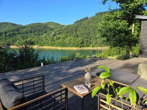 Central Serbia Ski Chalet | Blackberry Cabin lakeside escape