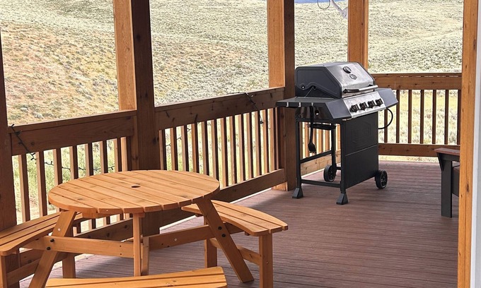 Sweetwater House | Blue Bear Retreat! Sleeps 22+, Ideal Beach Access