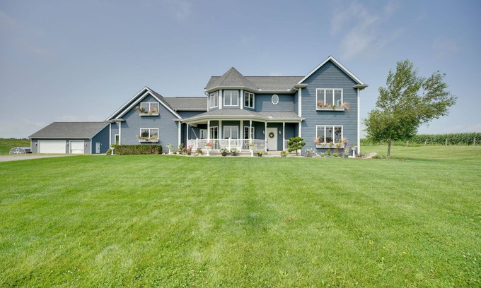 Shipshewana House | Blue Birds Perch: Stunning Home on Private Hilltop