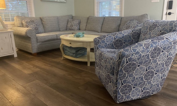 Tranquil Harbour House | Blue Cottage: Renovated Beachside Retreat, Pet-Friendly w/Fenced Private Yard