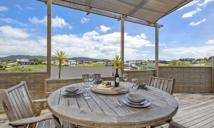 Mangawhai Heads Cottage | Blue Crush Villa - Mangawhai Heads Holiday Home
