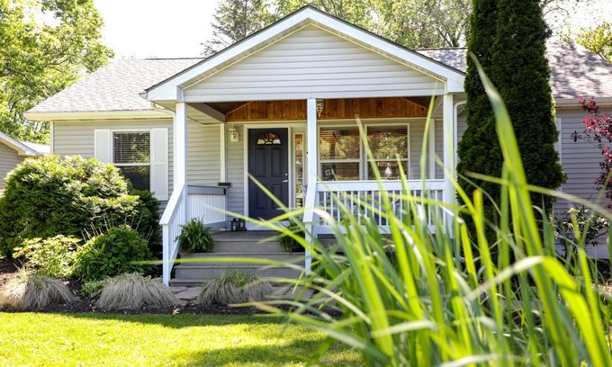 New Buffalo Cottage | Blue Haven Cottage - New Buffalo Beach, near Wineries & Breweries