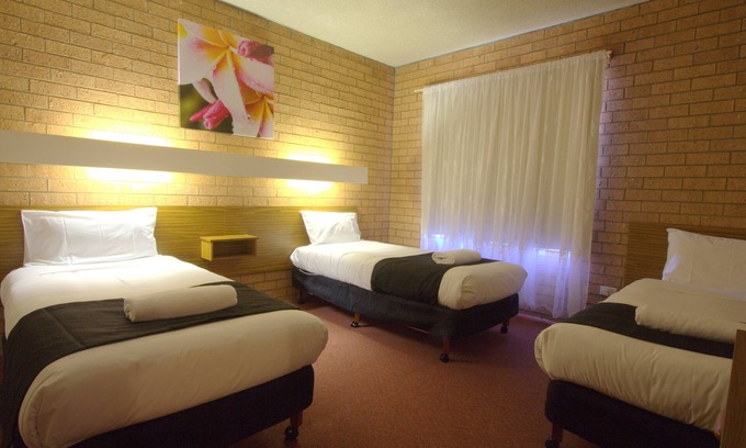 Warrnambool Hotel | Blue Whale Motor Inn & Apartments