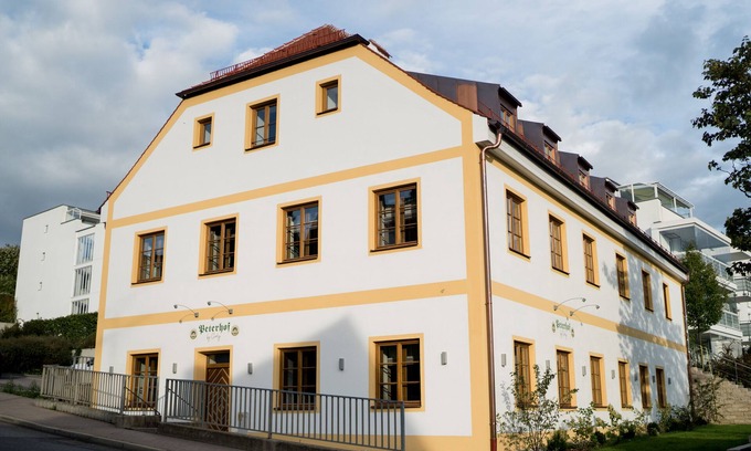 Freising Apartment | Bob W Peterhof