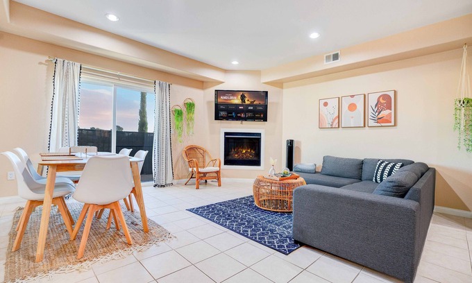 Lincoln Acres House | Boho 4Bedroom Family Townhome (10 min to SD Zoo)