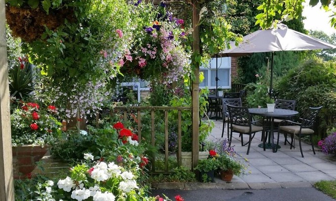Hook Hotel | Bolingbroke Arms & Hotel