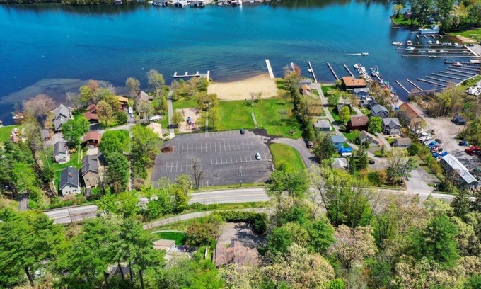 Bolton Landing House | Bolton Beach House w/Dockspace & Hot Tub
