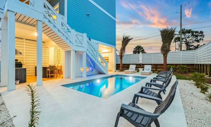 Port St. Joe House | Book for Fall! Across from the Beach! Dogs Allowed! Private Pool! Pool Table!