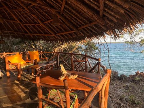 Shimoni Ski Chalet | Bottle Cottage