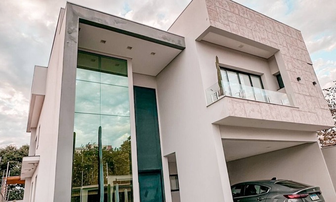 Foz do Iguacu House | Cozy house with pool and hot tub.