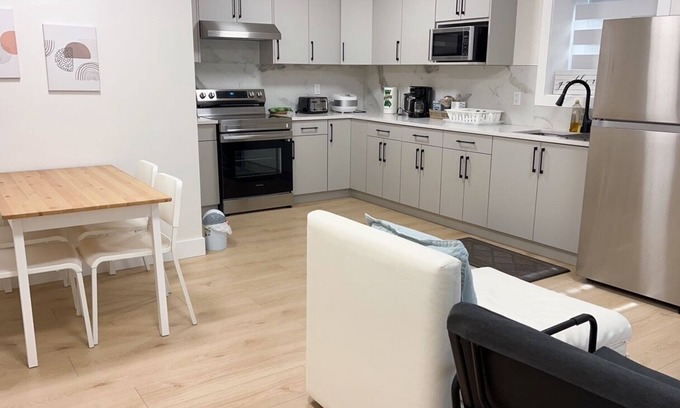 Willoughby House | BRAND NEW Entire guest suite in Willoughby, Langley