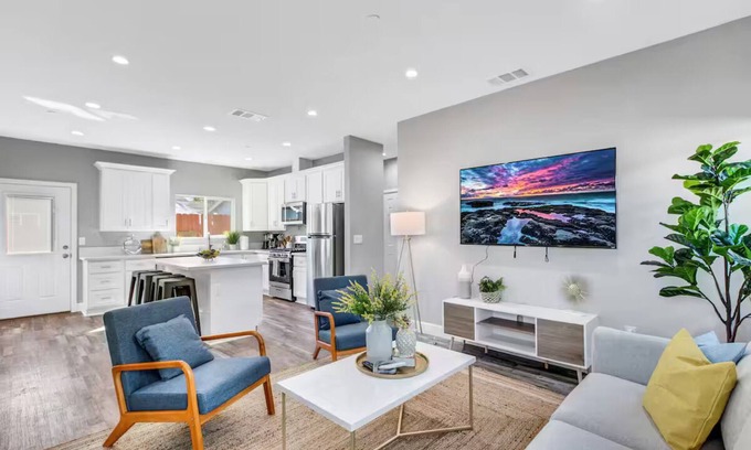 Norwalk House | Brand new Family-Friendly Home Near Disneyland!