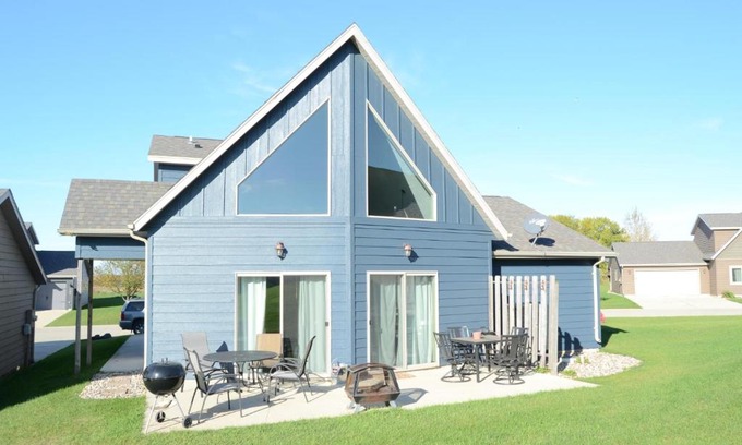 Arnolds Park Villa | Bridges Bay Vacation Cabin 126