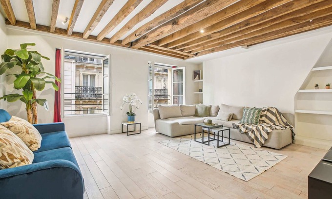 Les Halles Apartment | Bright 1BR in the Heart of Paris - Sleeps 4