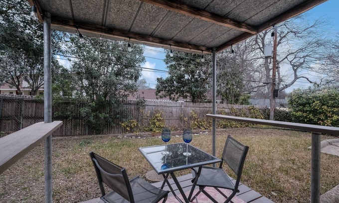 Oak Park - Northwood House | Bright & airy 3 bedroom home centrally located in zip 78209!