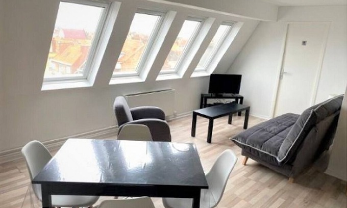 Rosendael Apartment | Bright Apartment 300m Beach with Book Box