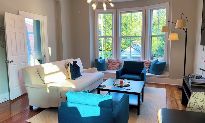 Butchertown Apartment | Bright Butchertown Apt - Available for 30 day + rentals - ALL UTILITIES INCLUDED