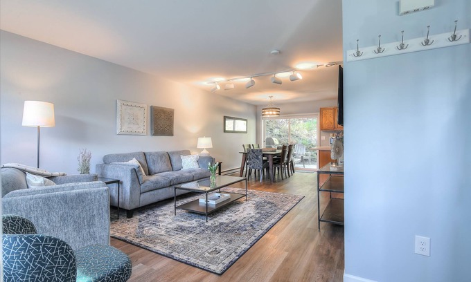 West Juneau House | Bright, open concept townhouse with gorgeous view of downtown Juneau!