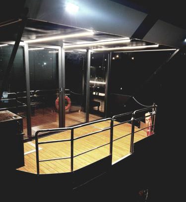 Belgrade Boat Rental | Bright Room Houseboat